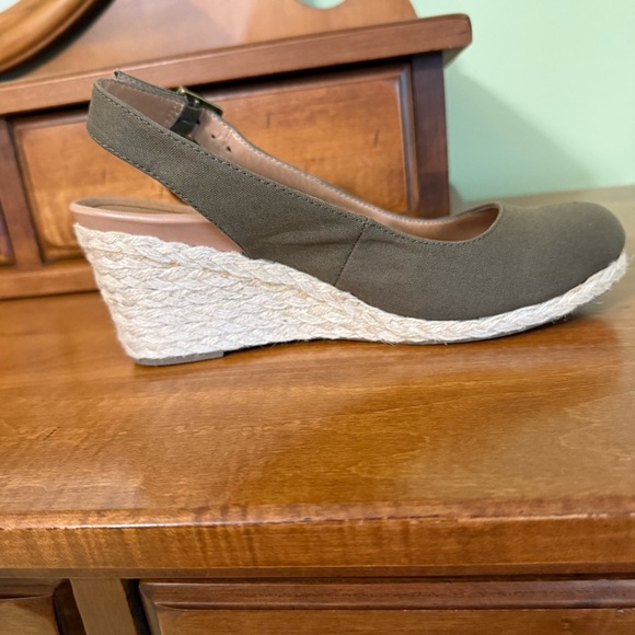 Vionic Corolina Olive Green canvas Wedge Shoes with Cushioned Insole - Picture 13 of 14